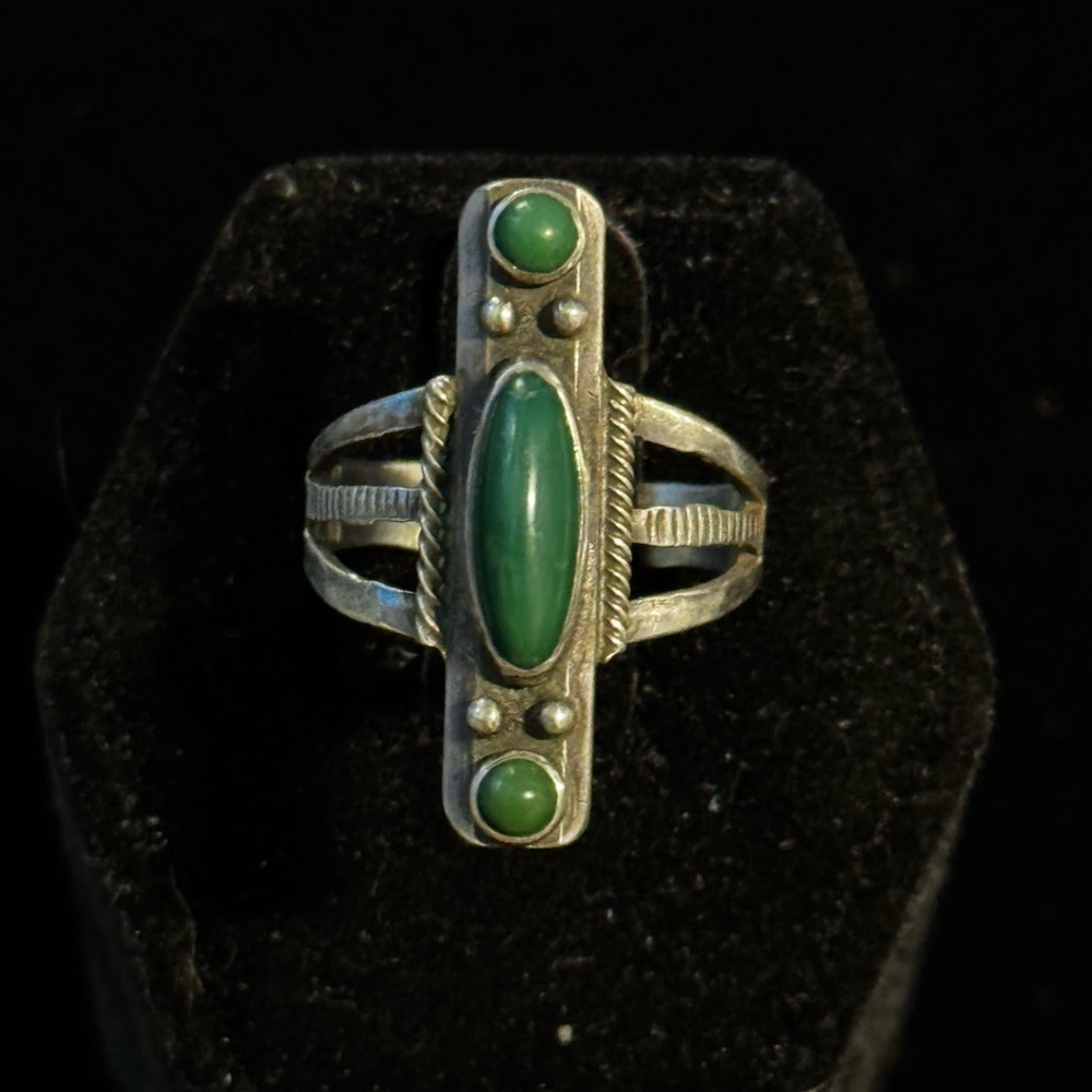 Vintage Native American Turquoise Sterling Silver Ring Size 6 (7) - Picture 1 of 6